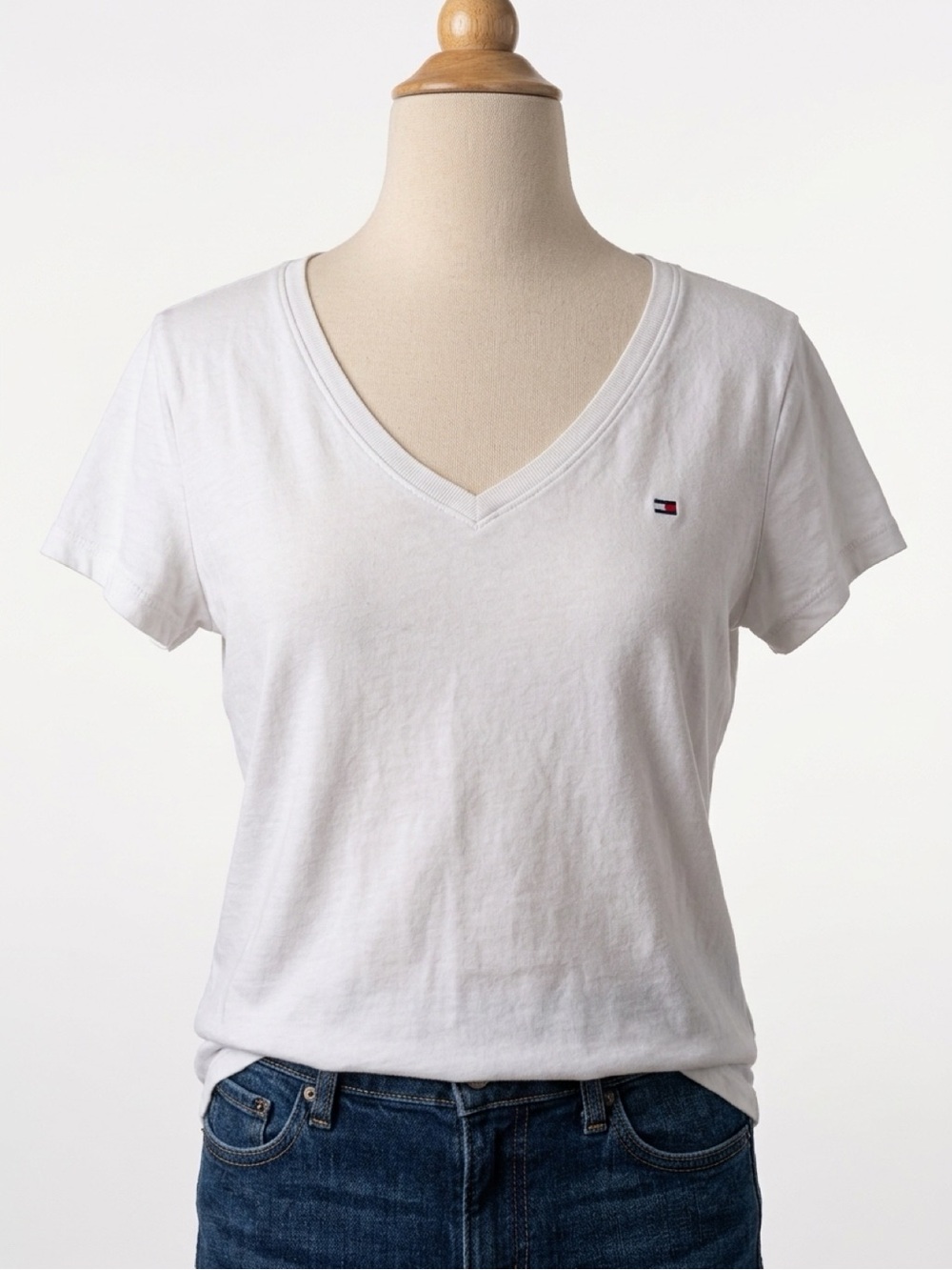 Tommy Hilfiger White V-Neck Short Sleeve Flag Logo Tee – XL